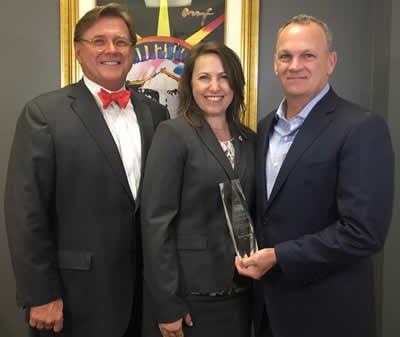 Speaker-Designate Richard Corcoran Accepts the 2016 Daniel Webster Leadership Award Doug Sessions, Jennifer Ohlsen and Representative Richard Corcoran